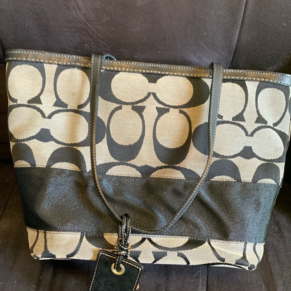 🎉🙅🏼‍♀️Final Price $20 for Coach Signature Purse